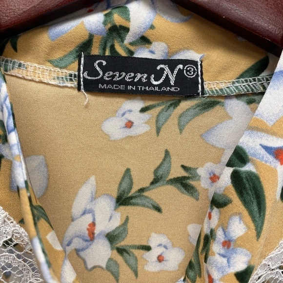 ✨ 4 for $30 ✨ Seven N Mustard Color Floral Cropped Button-Up Top Size S - Picture 2 of 4